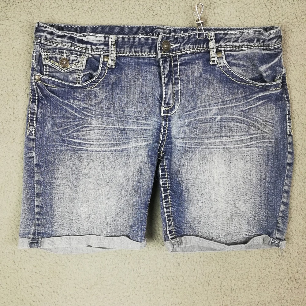 Maurices Womens Shorts Bermuda Denim Blue Flap Pocket Straight Light Wash 13